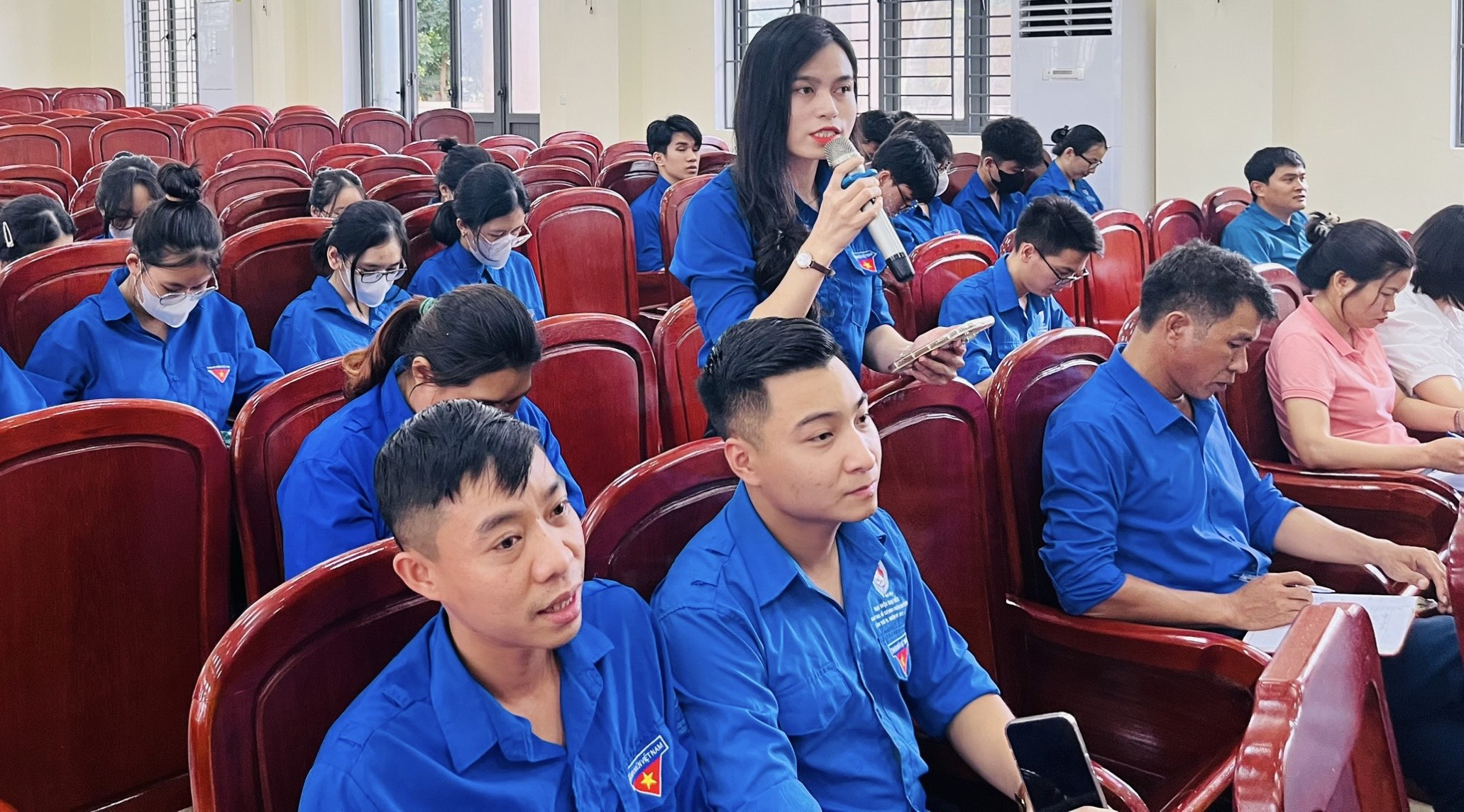 Bí thư chi đoàn 6 đặt câu hỏi về việc đầu tư xây dựng khu vui chơi cho thiếu nhi trên địa bàn